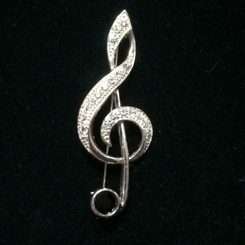 Silver  treble clef pin